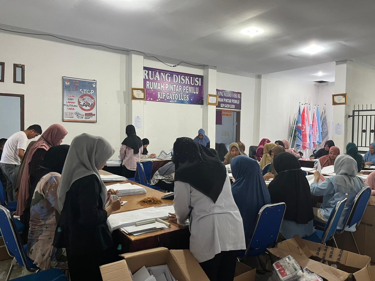 Pensortiran dan Pelipatan Surat Suara Pemilu Tahun 2024